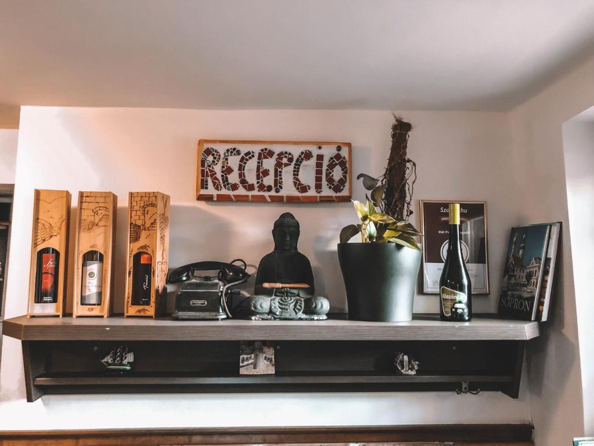 Hét Pecsét Fogadó Étterem Sopron Esterno foto