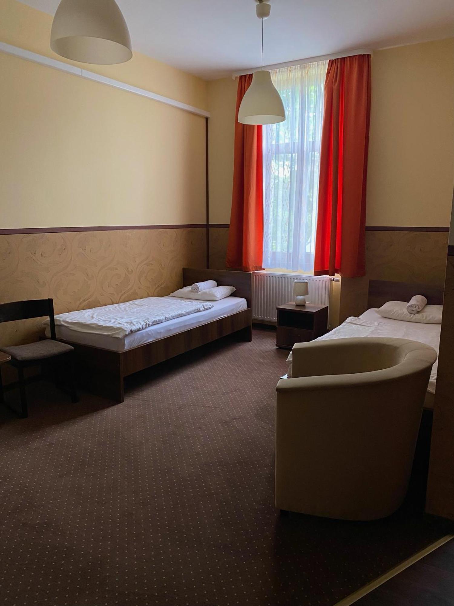 Hét Pecsét Fogadó Étterem Sopron Esterno foto